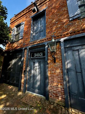 303 N Commerce Street, Natchez, MS 39120