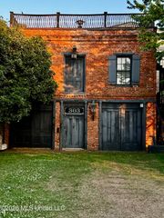 303 N Commerce Street, Natchez, MS 39120