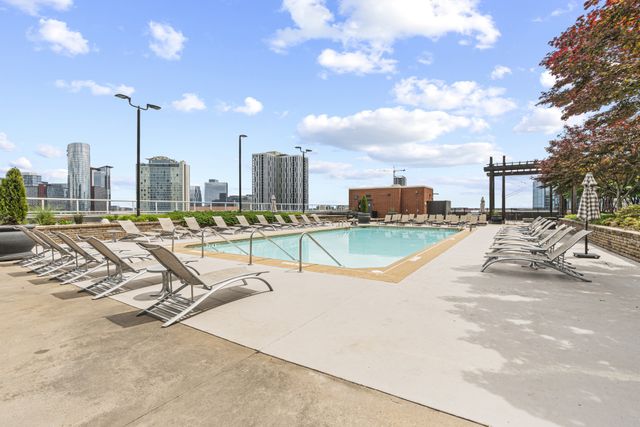 600 12th Ave S Apt 815, Nashville, TN 37203
