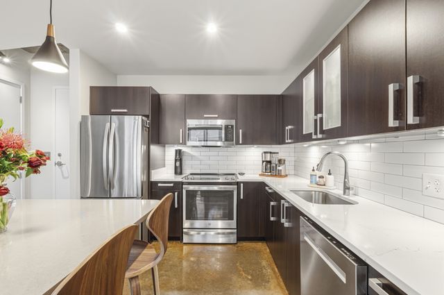 600 12th Ave S Apt 815, Nashville, TN 37203