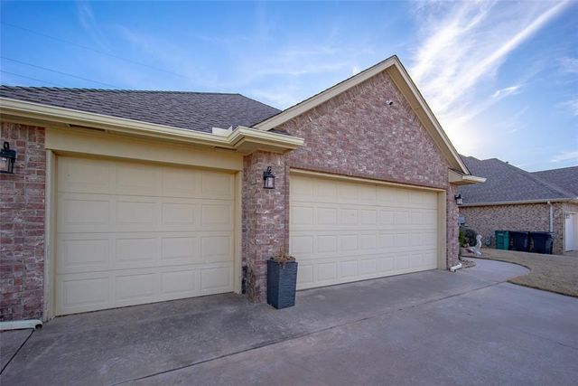 9032 NW 79th Terrace, Yukon, OK 73099