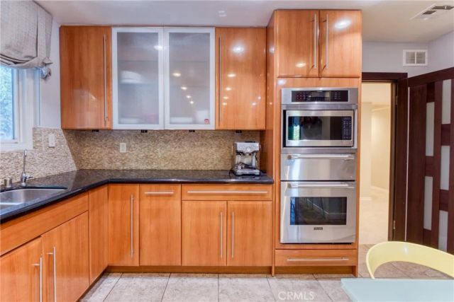 7796 Skyhill Drive, Los Angeles, CA 90068