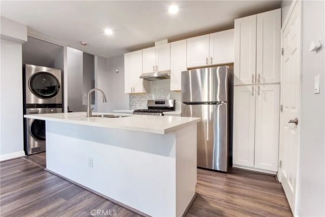 7796 Skyhill Drive, Los Angeles, CA 90068