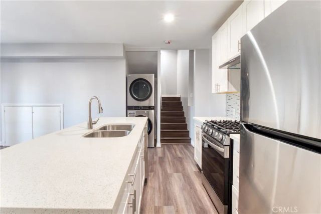 7796 Skyhill Drive, Los Angeles, CA 90068