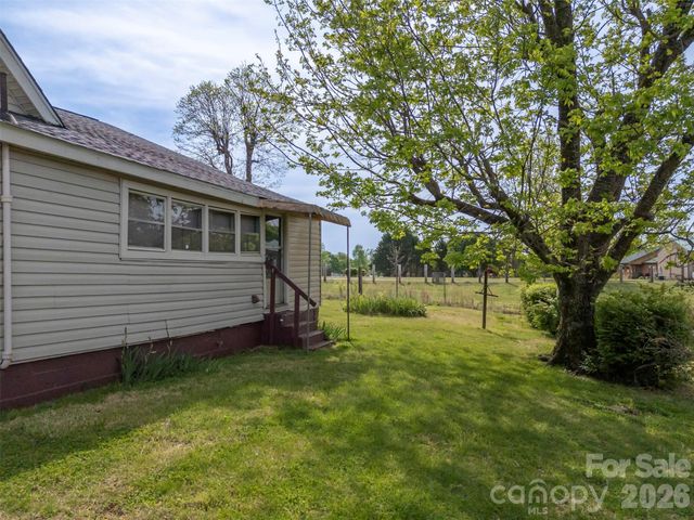 504 Old Henrietta Road, Forest City, NC 28043