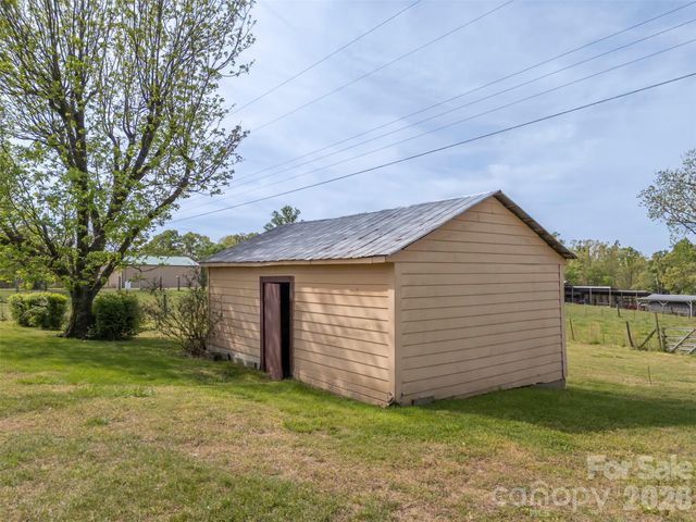 504 Old Henrietta Road, Forest City, NC 28043