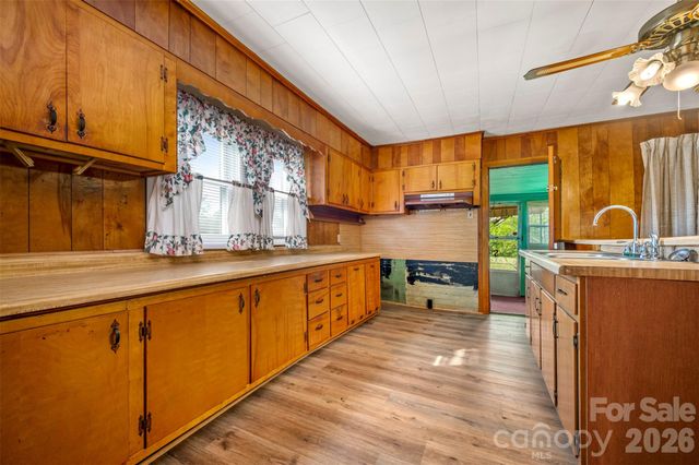 504 Old Henrietta Road, Forest City, NC 28043