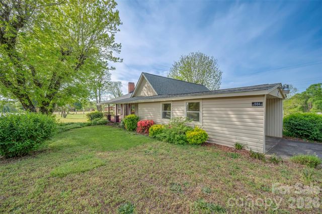504 Old Henrietta Road, Forest City, NC 28043