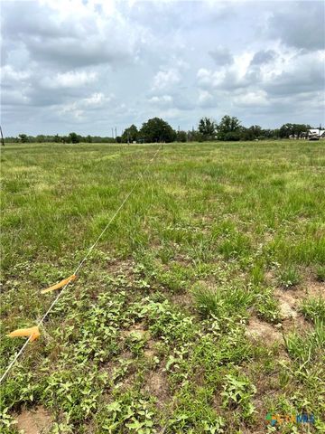 6605 Gander Slough Road, Kingsbury, TX 78638
