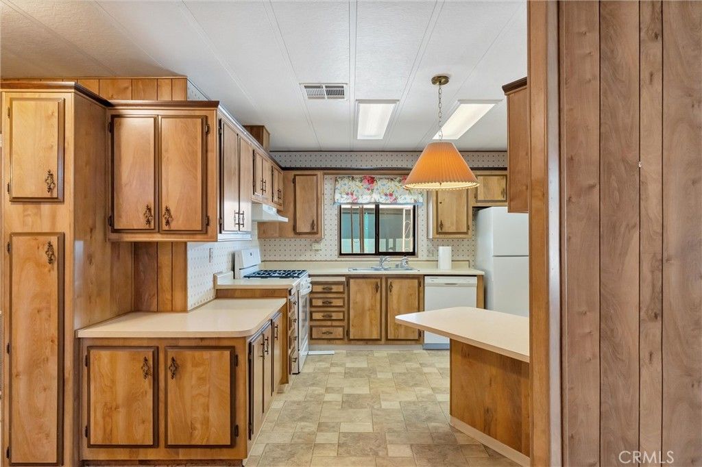 Image 12 of property listing at 1595 Manzanita 4, Chico, CA 95926