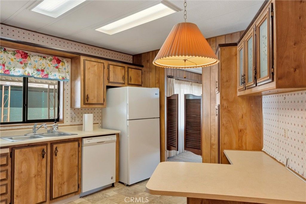 Image 14 of property listing at 1595 Manzanita 4, Chico, CA 95926