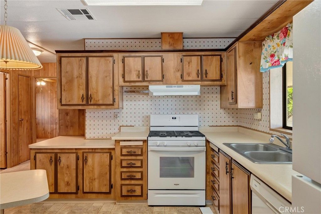 Image 16 of property listing at 1595 Manzanita 4, Chico, CA 95926
