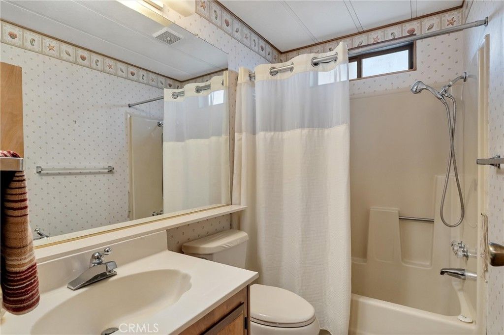 Image 17 of property listing at 1595 Manzanita 4, Chico, CA 95926