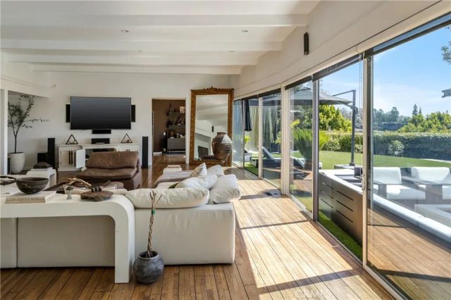 1110 Bel Air Place, Los Angeles, CA 90077