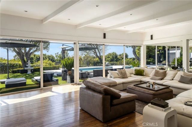1110 Bel Air Place, Los Angeles, CA 90077
