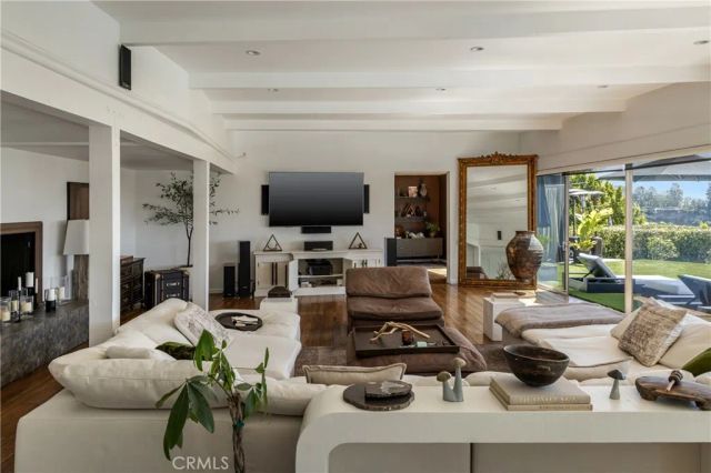 1110 Bel Air Place, Los Angeles, CA 90077