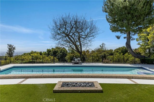 1110 Bel Air Place, Los Angeles, CA 90077
