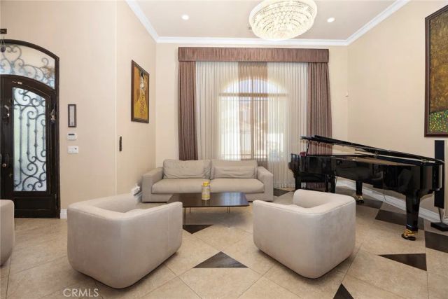 10610 Oak Tree Way, Sunland, CA 91040