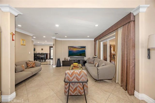 10610 Oak Tree Way, Sunland, CA 91040