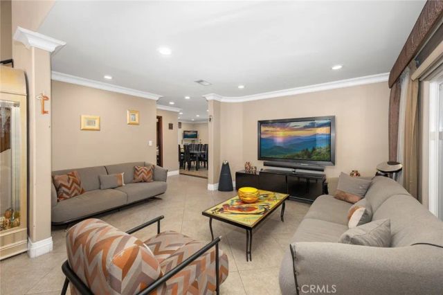 10610 Oak Tree Way, Sunland, CA 91040