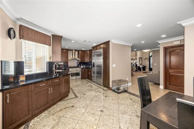 10610 Oak Tree Way, Sunland, CA 91040