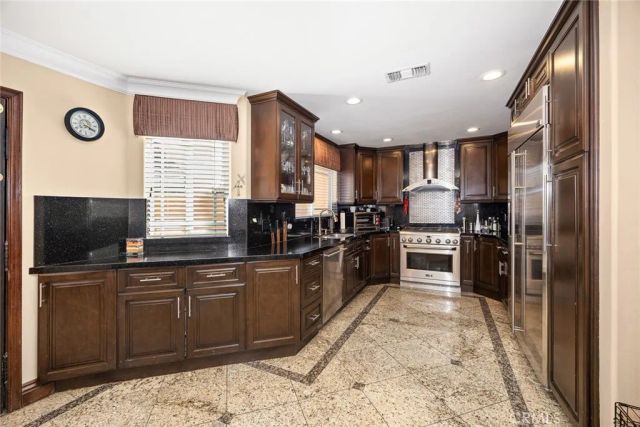 10610 Oak Tree Way, Sunland, CA 91040