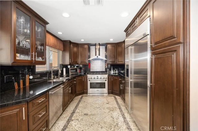 10610 Oak Tree Way, Sunland, CA 91040