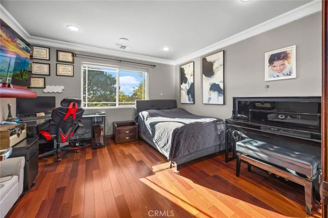 10610 Oak Tree Way, Sunland, CA 91040