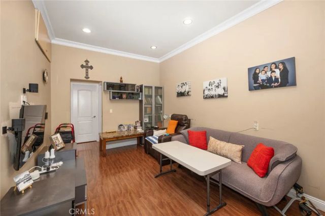 10610 Oak Tree Way, Sunland, CA 91040