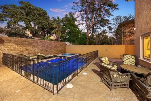 10610 Oak Tree Way, Sunland, CA 91040