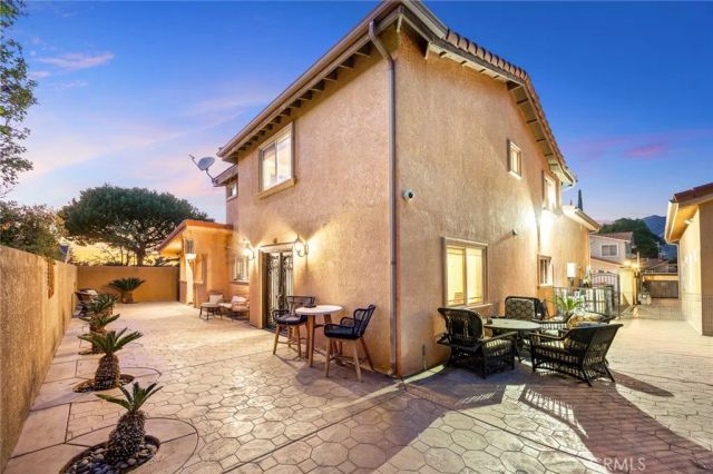 10610 Oak Tree Way, Sunland, CA 91040