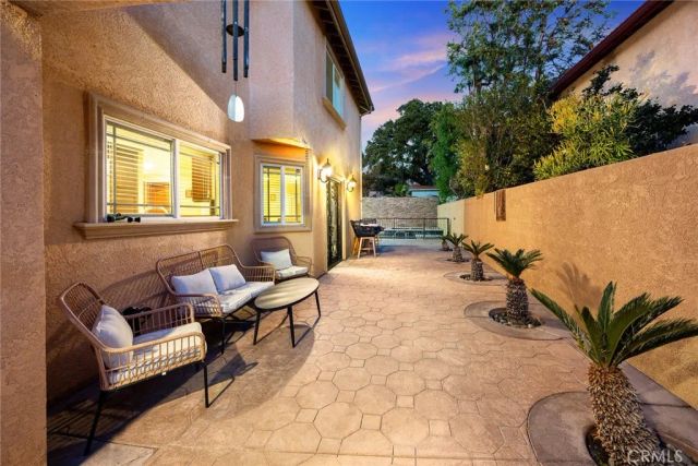 10610 Oak Tree Way, Sunland, CA 91040