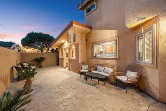 10610 Oak Tree Way, Sunland, CA 91040