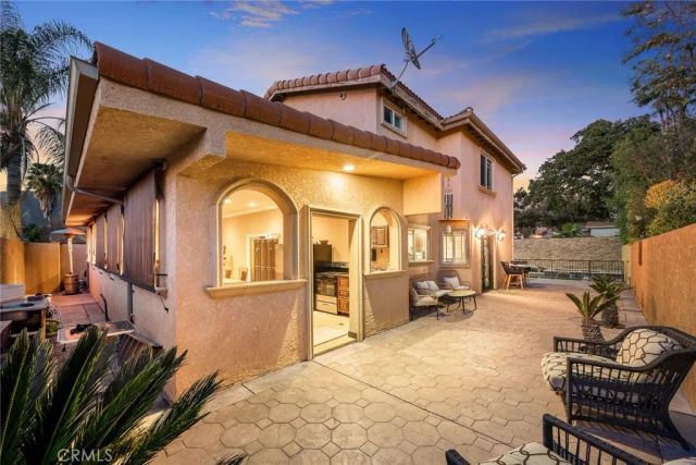 10610 Oak Tree Way, Sunland, CA 91040
