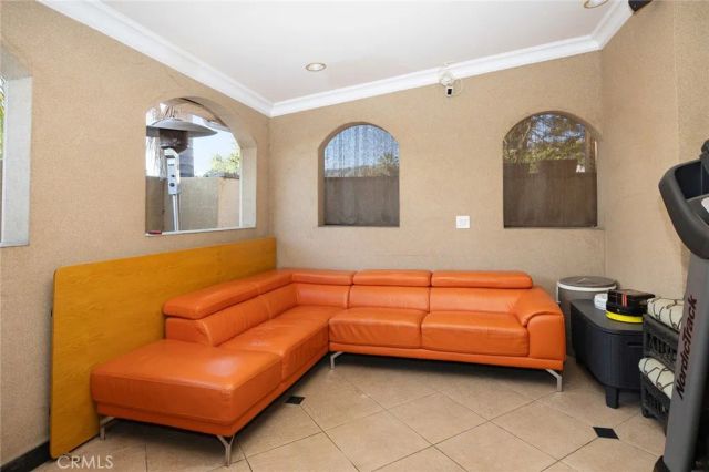 10610 Oak Tree Way, Sunland, CA 91040