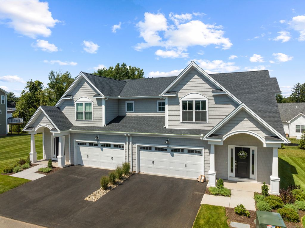 88 Shea Circle 88, Cheshire, CT 06410