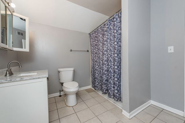 205 S Park Avenue, Waukegan, IL 60085