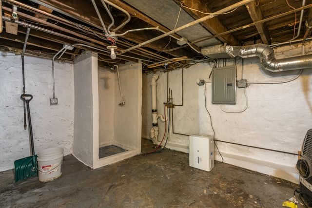 205 S Park Avenue, Waukegan, IL 60085