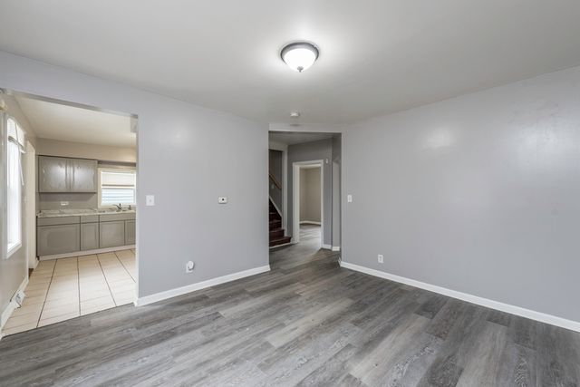 205 S Park Avenue, Waukegan, IL 60085