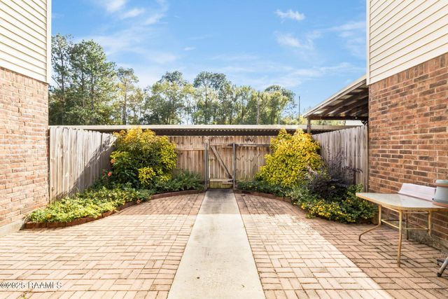 1010 Carriage Light Loop, Youngsville, LA 70592