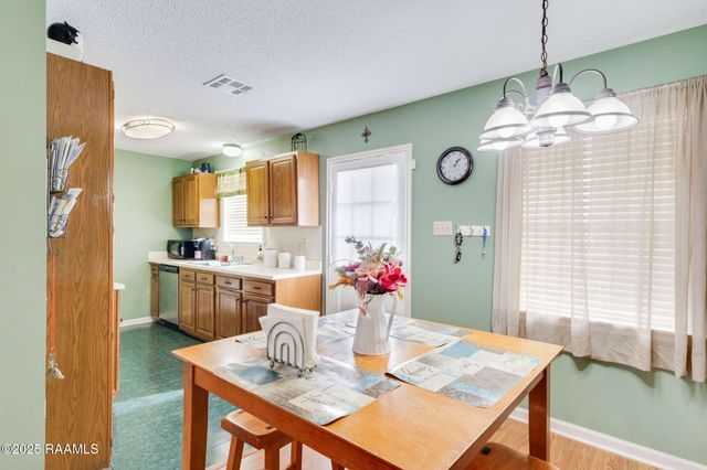 1010 Carriage Light Loop, Youngsville, LA 70592