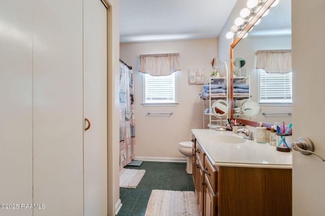 1010 Carriage Light Loop, Youngsville, LA 70592