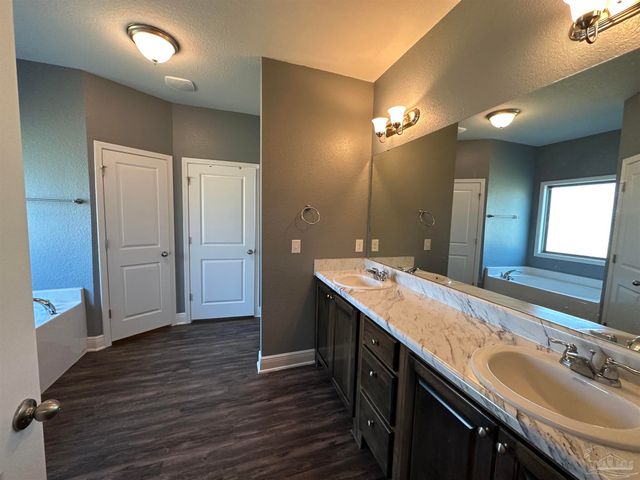 841 Oak Alley, Pensacola, FL 32506