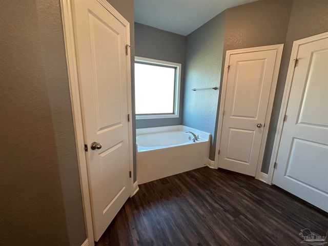 841 Oak Alley, Pensacola, FL 32506