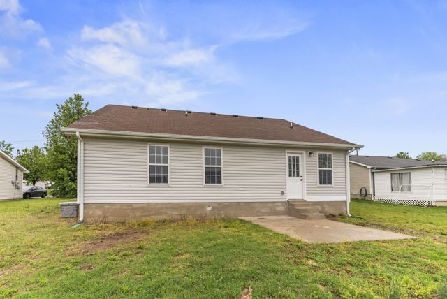 1626 Jo Ann Dr, La Vergne, TN 37086