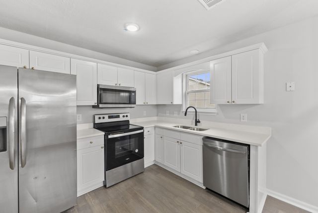 1626 Jo Ann Dr, La Vergne, TN 37086