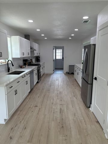 15511 Bowsprit Lane, Houston, TX 77062