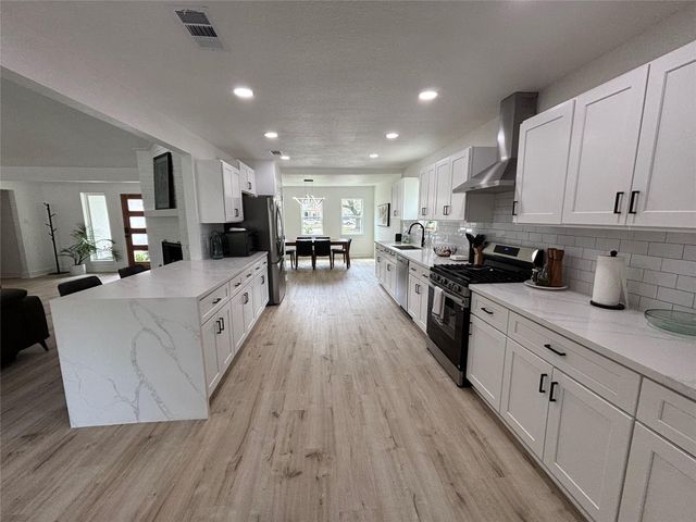 15511 Bowsprit Lane, Houston, TX 77062