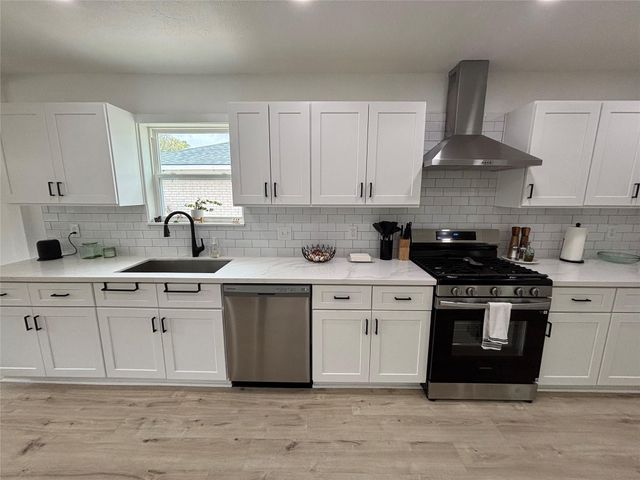 15511 Bowsprit Lane, Houston, TX 77062