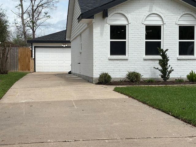 15511 Bowsprit Lane, Houston, TX 77062